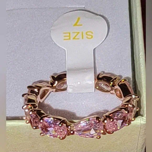 "Artistic Details" Ring - Picture 1 of 4